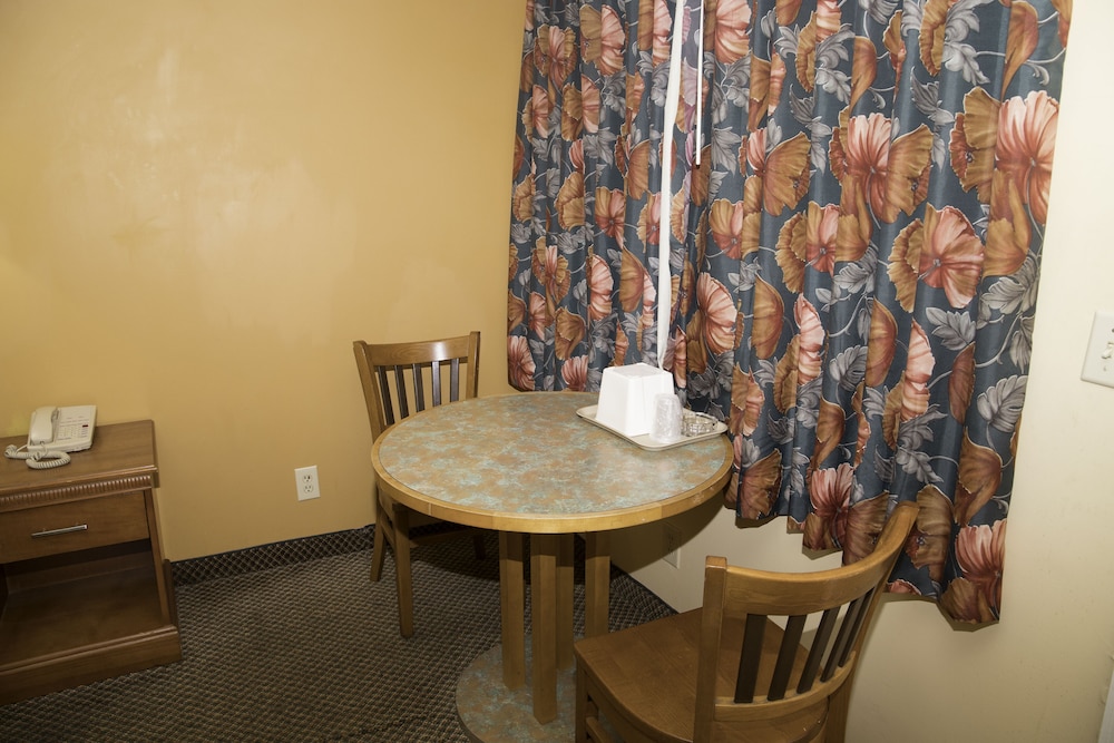 Capri inn and Suites - photo 6