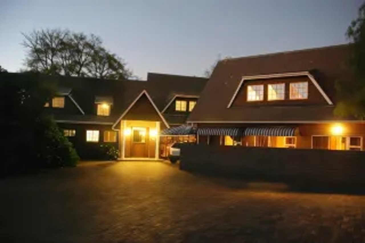 5 Crown Guesthouse — 4-Star Luxury Hotel in Johannesburg, South Africa