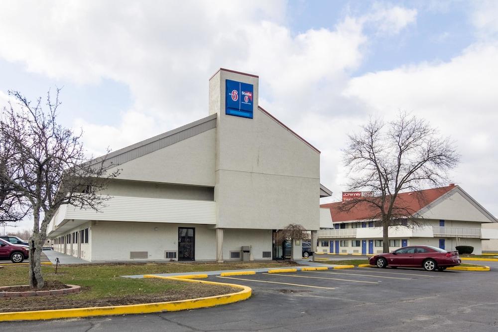 Hotel Akron Northwest Copley pet-friendly hotel Copley