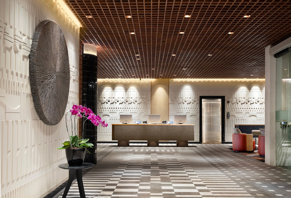 Golden Hill by Golden Tulip — Batu — photo 5