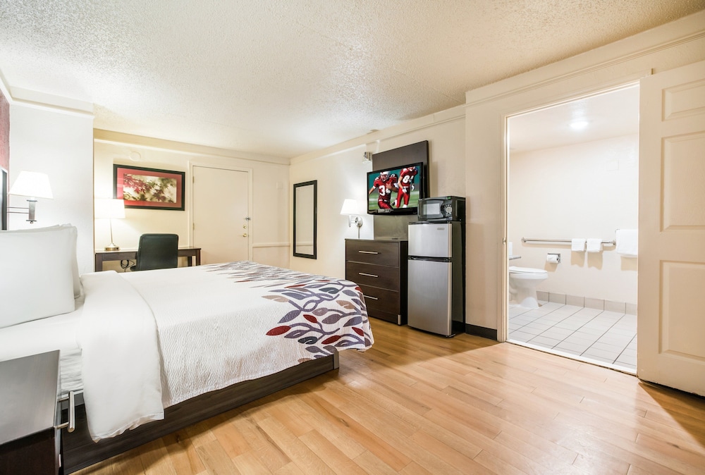 Red Roof Inn North Dallas Park Central - photo 11