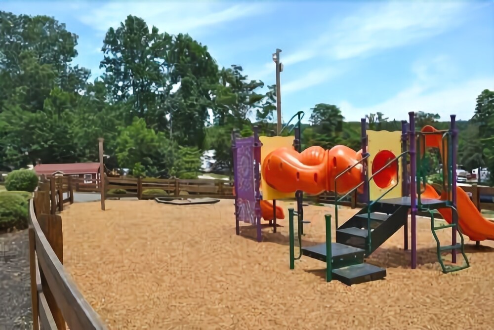 Yogi Bear's Jellystone Park Camp Resort - photo 43