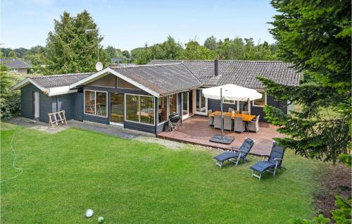 Three Bedroom Holiday Home In Dronningmolle — 4-Star Luxury Hotel in None, Denmark