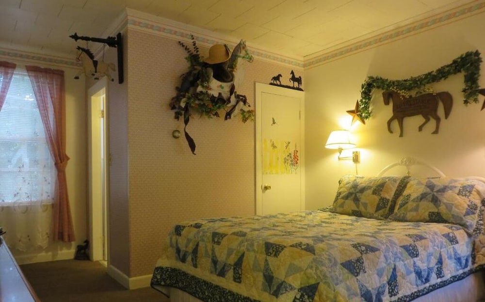 Lake Winnipesaukee Motel - photo 20