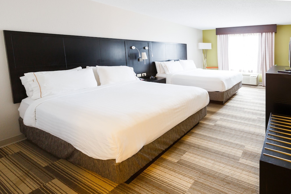 Holiday Inn Express & Suites Shelbyville an IHG Hotel - photo 3