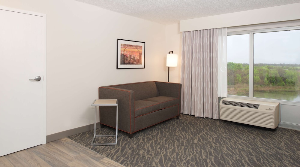 Hampton Inn & Suites N. Ft. Worth Alliance Airport - photo 28