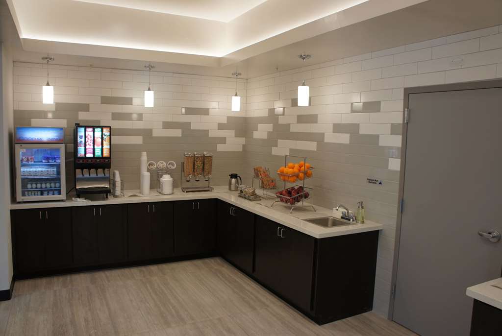 La Quinta Inn & Suites by Wyndham Mobile - photo 21