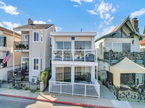 1807 W Bay Unit B in Newport Beach, United States