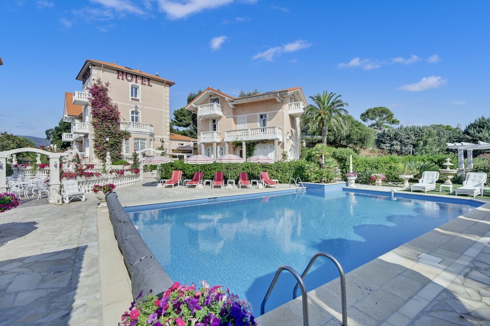 Château de Meï Lésé — 4-Star Luxury Hotel in La Croix-Valmer, France
