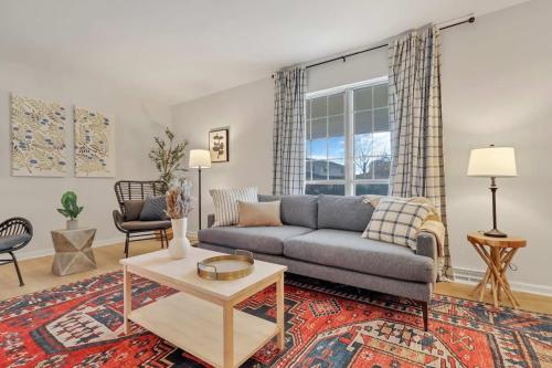 Gahanna Farmhouse 4 Bed 2 Bath INTEL — 4-Star Luxury Hotel in Columbus, United States