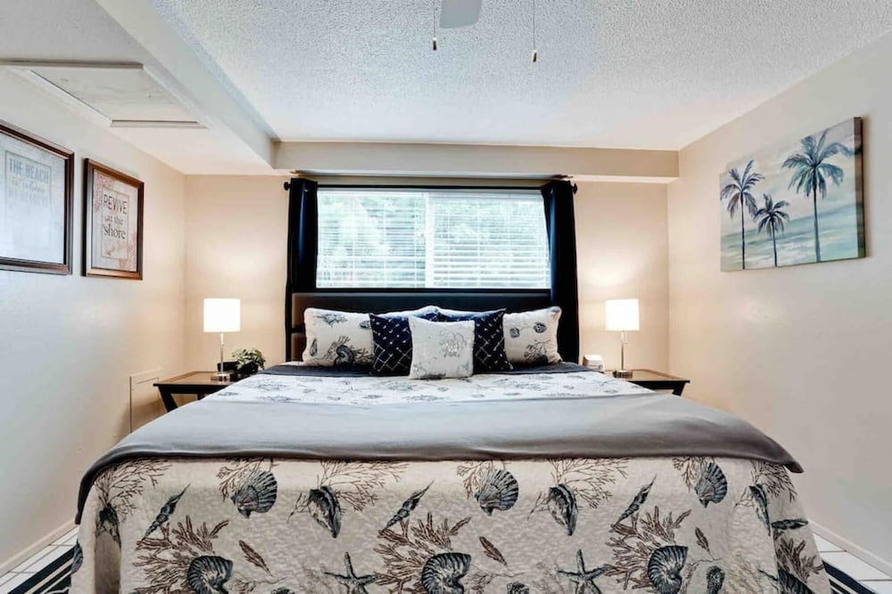 Gorgeous Waterfront Mermaid's Retreat Wows - photo 13