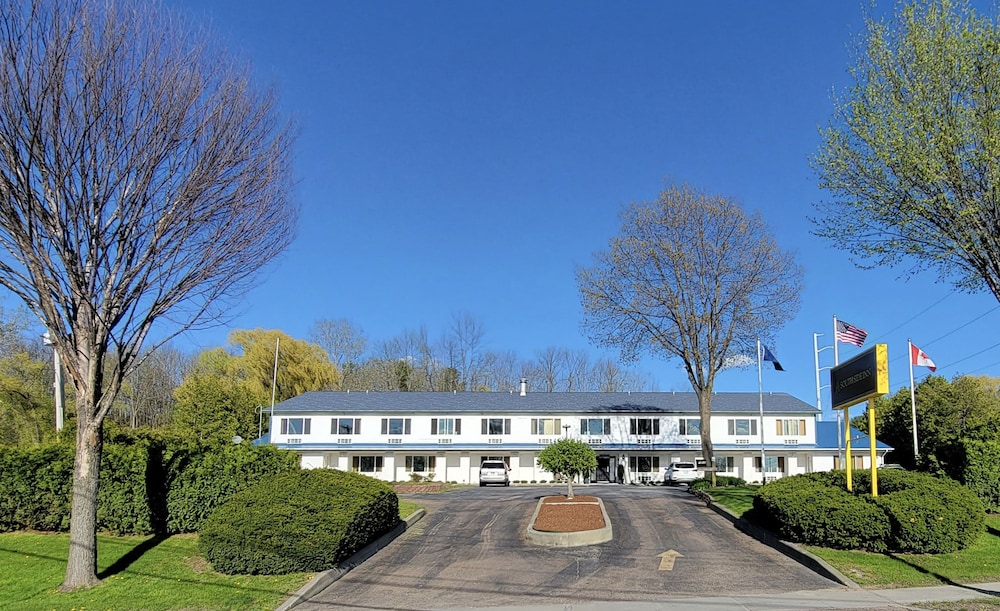 South Side Inn Burlington - photo 36