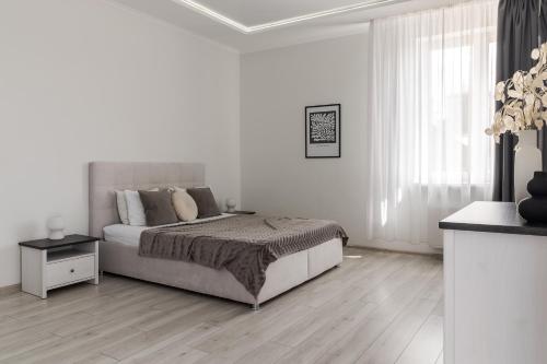 InshiApartments on Bohdan Khmelnytsky str — 4-Star Luxury Hotel in Lviv, Ukraine