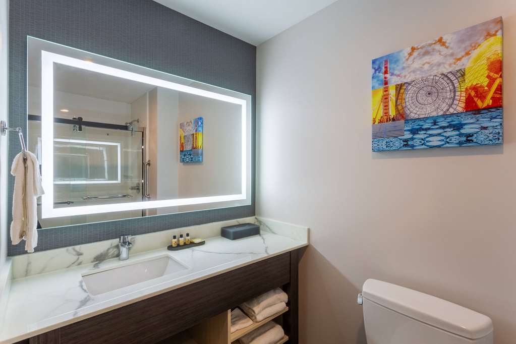 La Quinta Inn & Suites by Wyndham Shorewood - photo 30