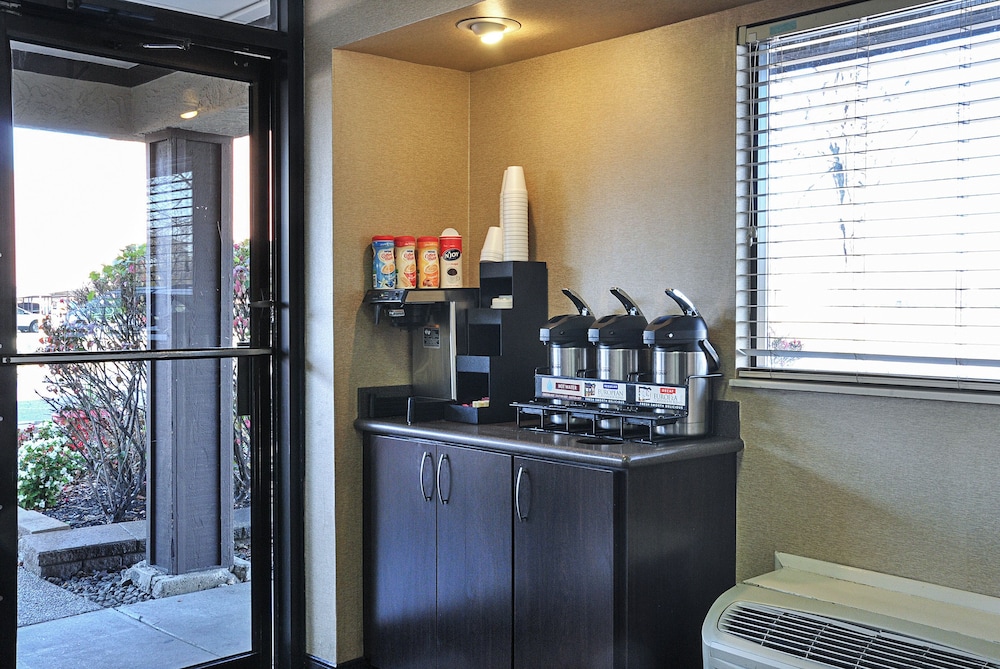 Red Roof Inn Detroit Royal Oak Madison Heights - photo 2