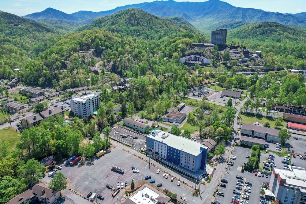 Comfort Suites Gatlinburg Downtown Convention Center - photo 97
