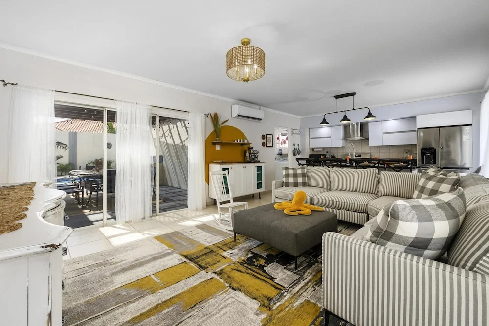 Beautiful 3br4ba Amazing Location w Private Pool in Noord, Aruba