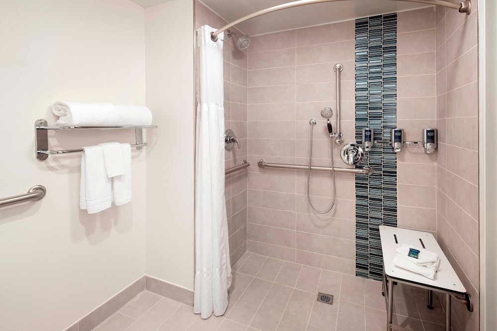 Four Points by Sheraton Hotel & Suites San Francisco Airport - photo 19