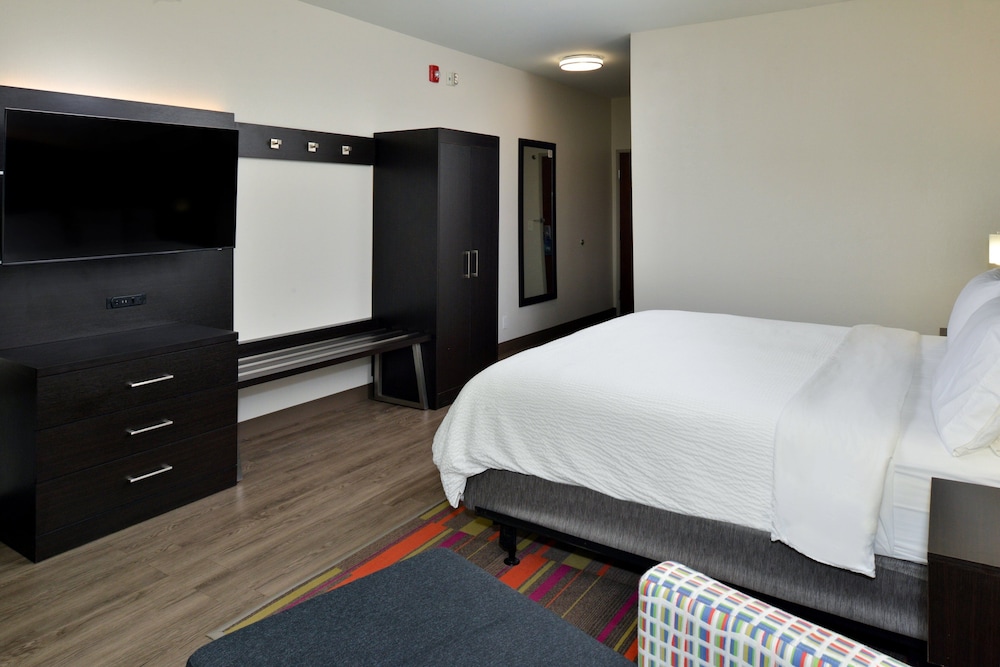 Holiday Inn Express & Suites Carthage by IHG - photo 31