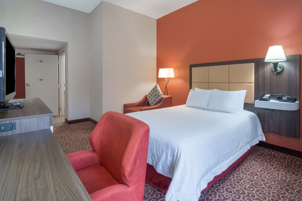 Hampton Inn Frostburg - photo 8