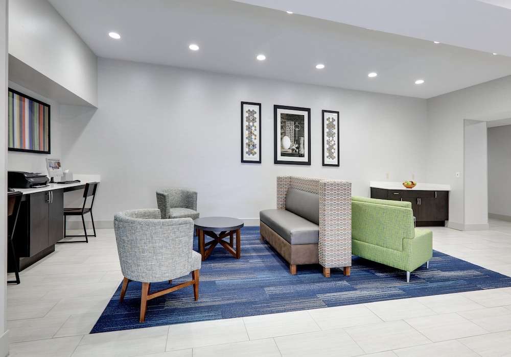Holiday Inn Express Hotel & Suites Cleburne by IHG - photo 45