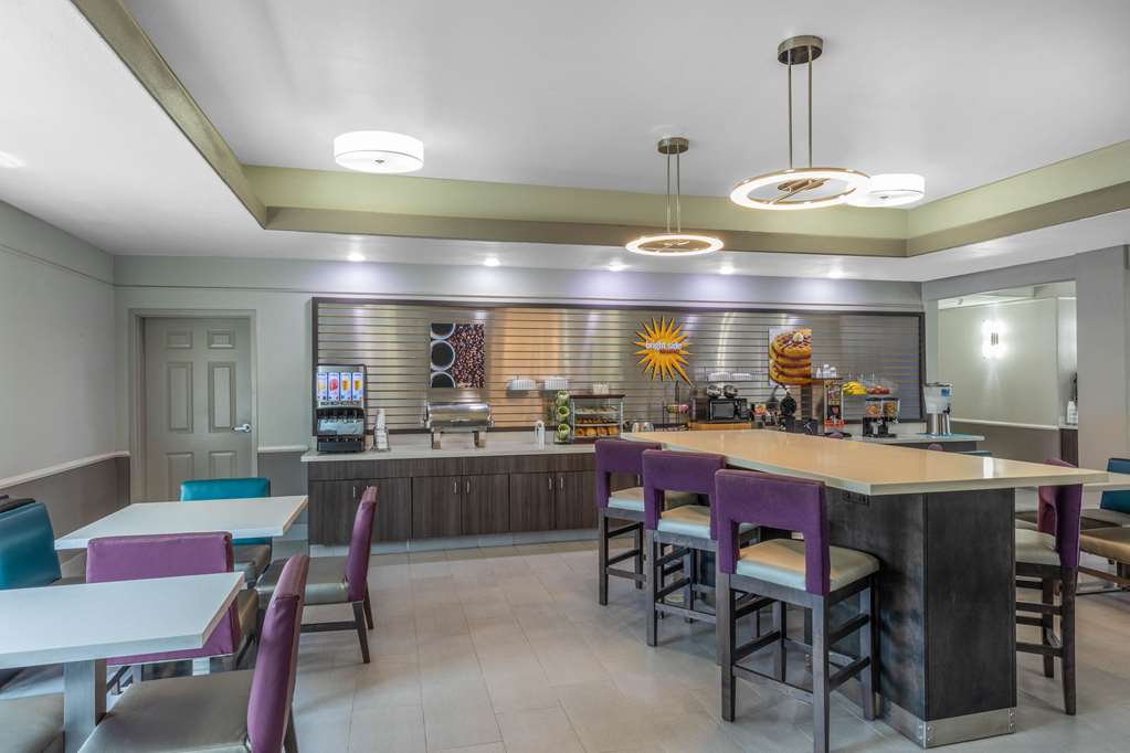La Quinta Inn & Suites by Wyndham Port Lavaca - photo 31