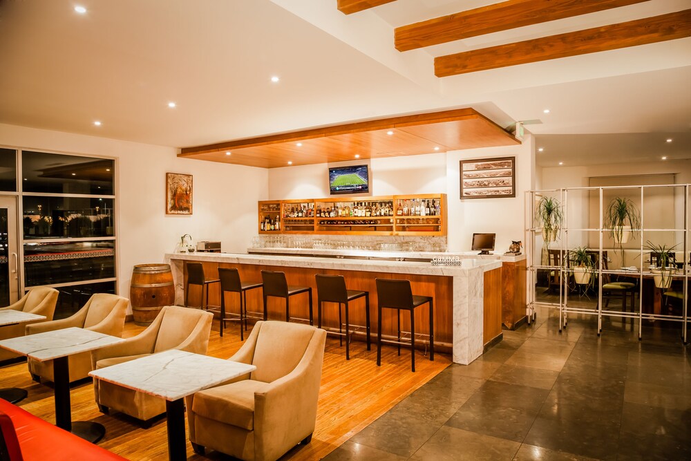 Hotel Bar