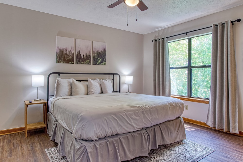 Pinecrest Townhomes 1K2Q Renovated - photo 6