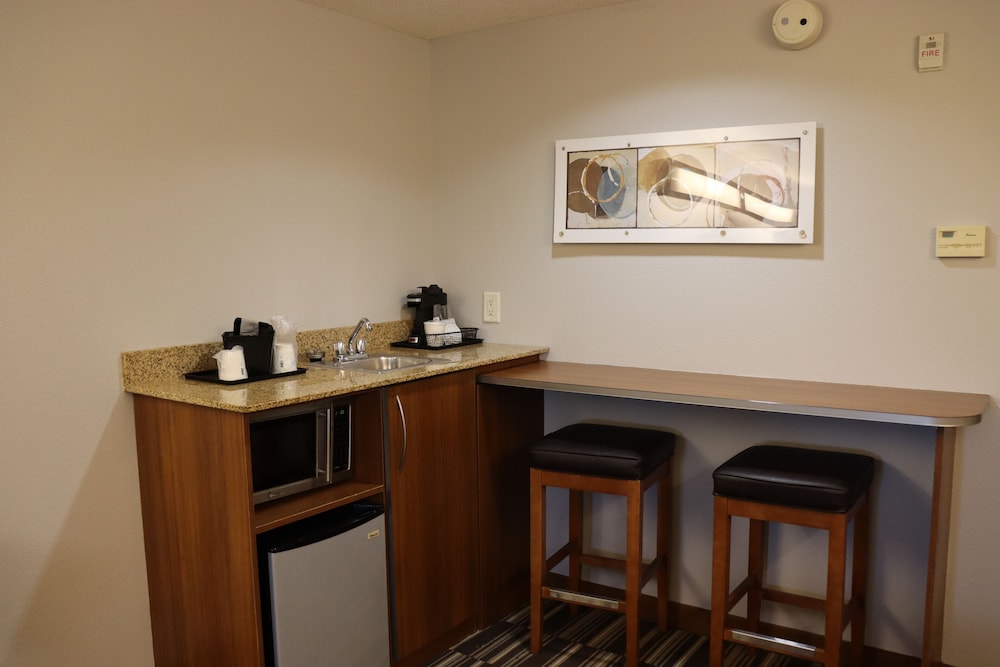 Microtel Inn & Suites by Wyndham Columbus Near Fort Benning - photo 39