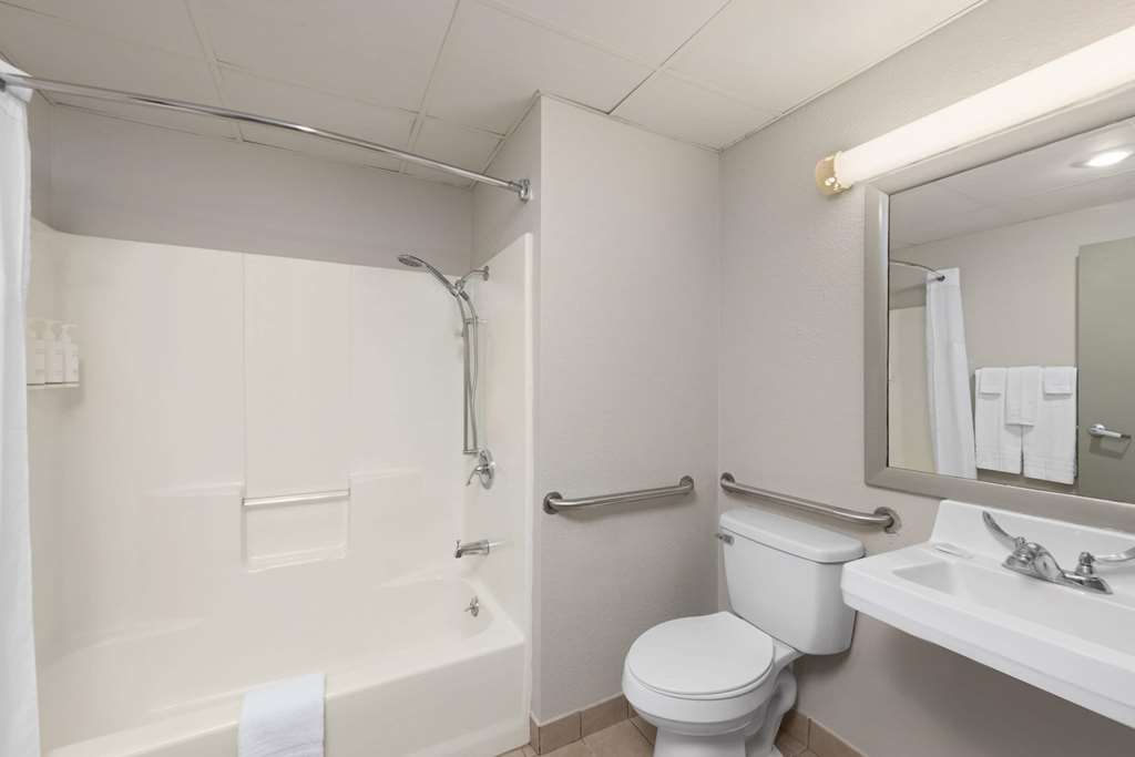 Days Inn by Wyndham Carthage - photo 28