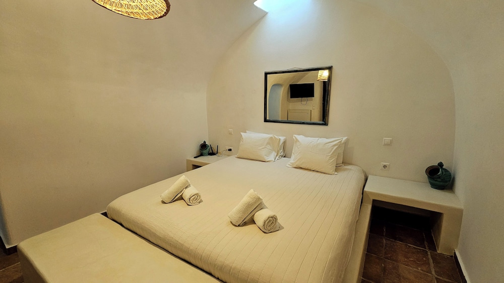 Kalitsi Canaves — Fira — photo 3