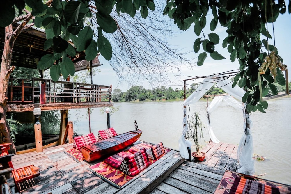 The Antique Riverside — hotel in Ban Pong