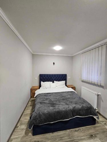 MaRKoS Sololaki Flat