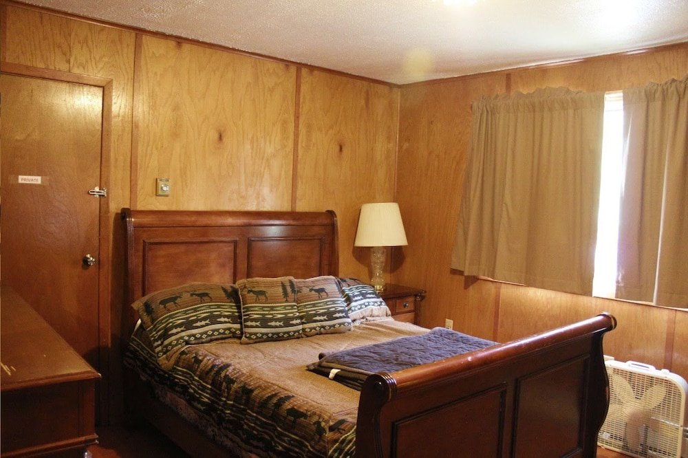 Gwin's Lodge & Roadhouse Est. 1952 - photo 6