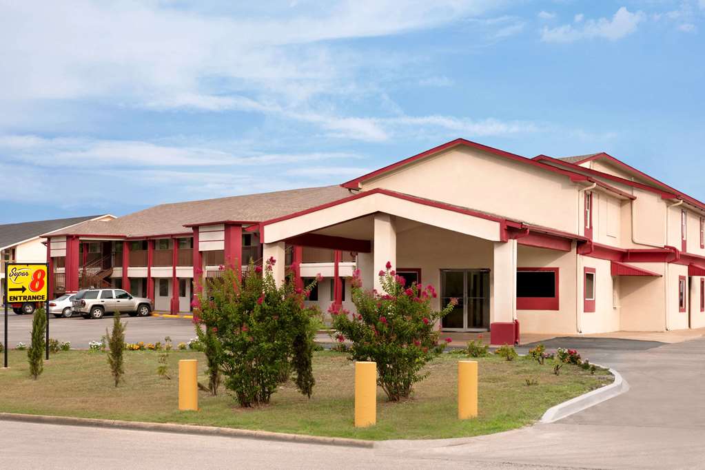 Super 8 by Wyndham Corsicana - photo 5