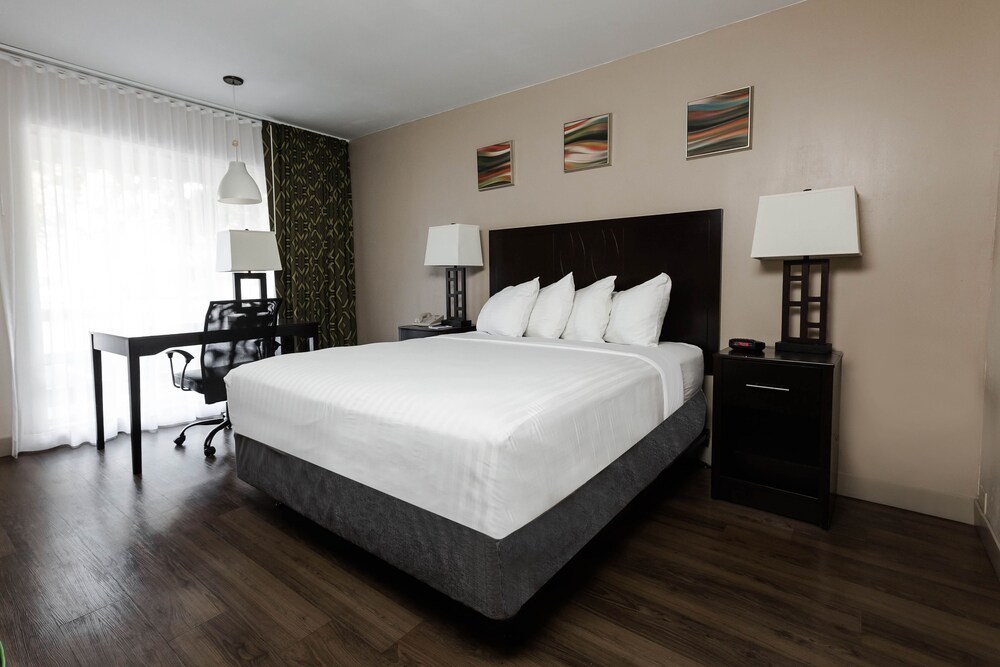 Vagabond Inn Oxnard - photo 12