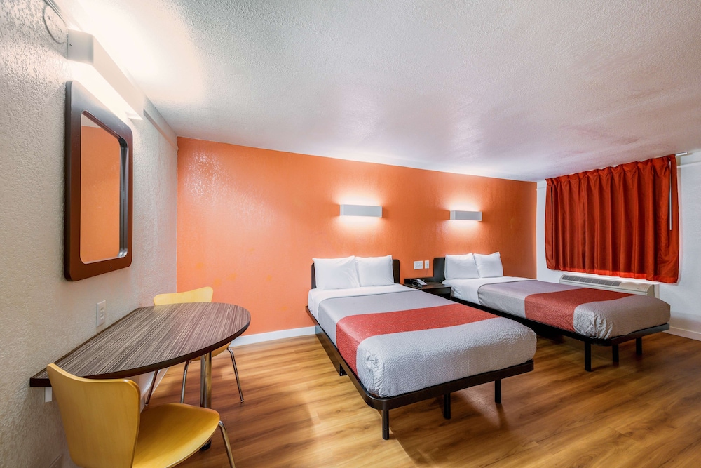 Motel 6 Dallas TX Farmers Branch - photo 10
