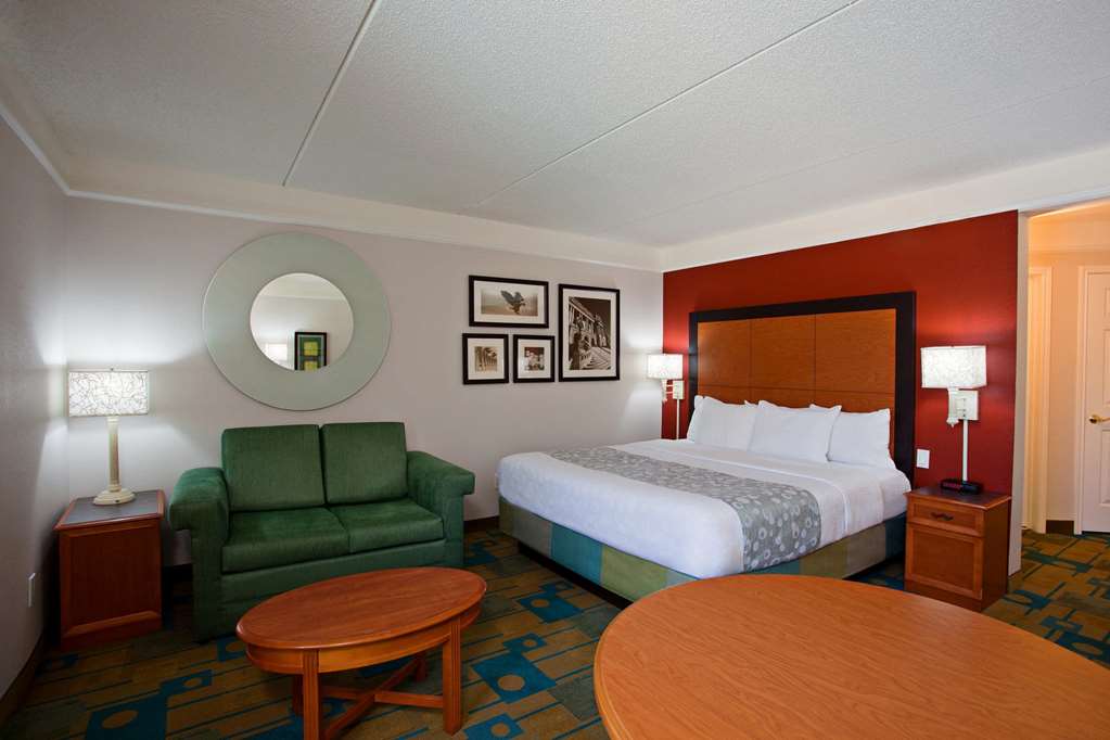 La Quinta Inn & Suites by Wyndham Winston Salem - photo 18