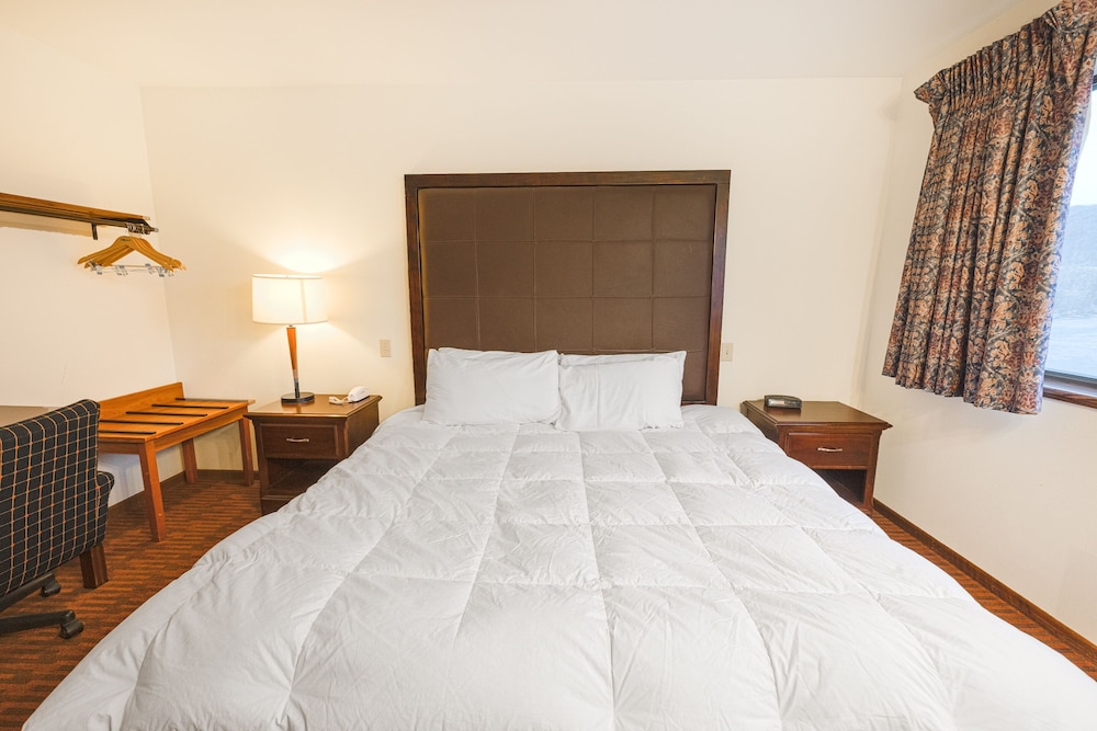 Harlan Inn and Suites - photo 14