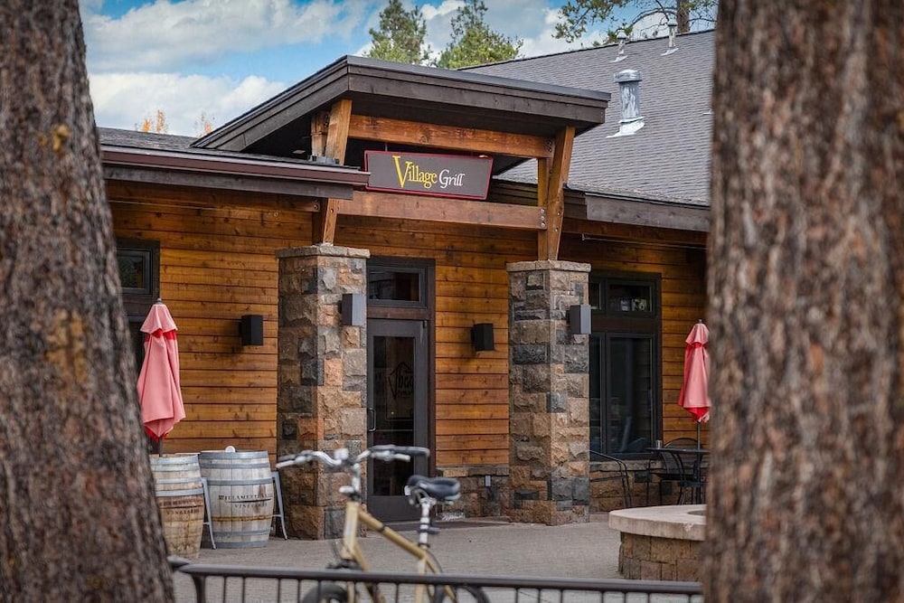 Awbrey Lane #7 by Village Properties at Sunriver — 4-Star Luxury Hotel in Bend, United States