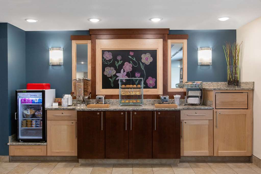 AmericInn by Wyndham Sioux Falls North - photo 17