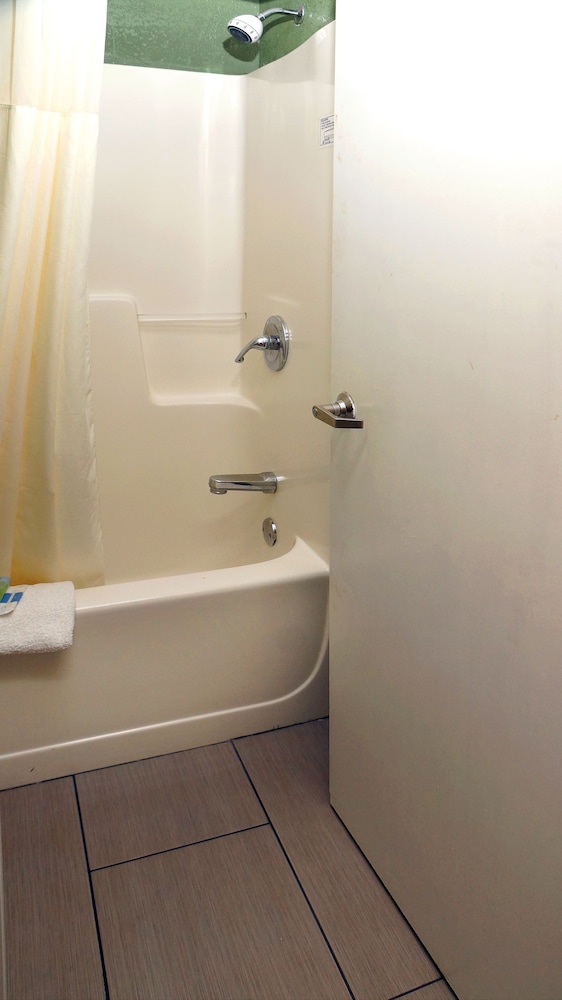 Executive Inn Opp - photo 18