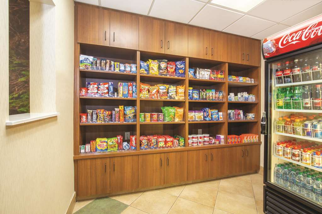 La Quinta Inn & Suites by Wyndham Bentonville - photo 34