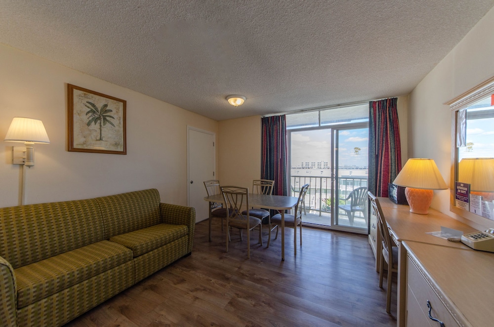Royal Hawaiian Motel - photo 18
