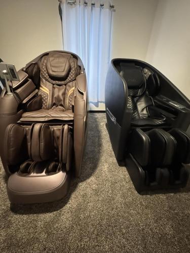 Country Cornerstone Retreat Game Room Theater Hot Tub Massage Chairs Gym Grill Sauna Fire Pit in Hillsboro, United States