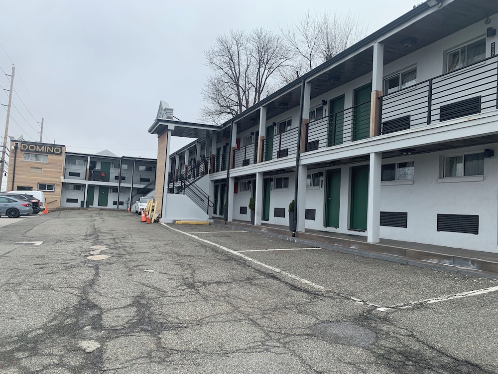 Domino Motel in North Bergen, United States