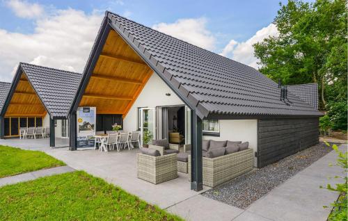 3 Bedroom Stunning Home In Kerkdriel — 4-Star Luxury Hotel in Kerkdriel, Netherlands