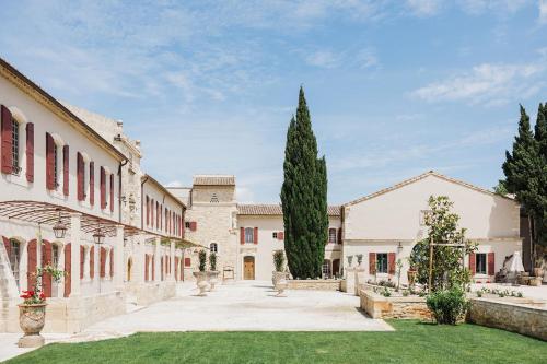 Le Mas Caladoc Luxury Retreat with Private Spa in Provence in Arles, France