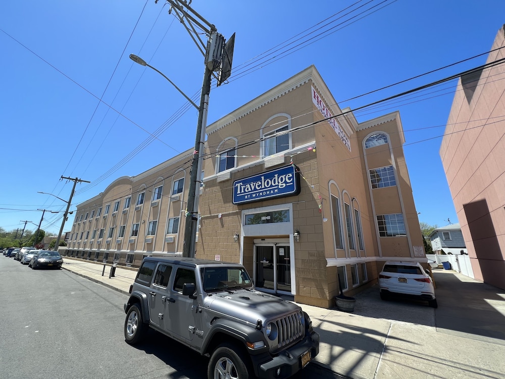 Travelodge by Wyndham Ozone Park - photo 27