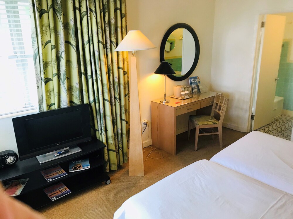 South Seas Hotel - photo 12